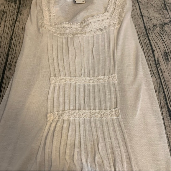 American Rag Cie Off White Pleated Sweater Hi Lo Flowy 1X Lace Details - Picture 2 of 14